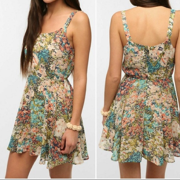 Lucca Couture floral dress from Urban Outfitters - Picture 2 of 7